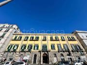 Fittasi quadrilocale a Napoli, Chiaia
