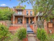 Five Bedroom Family Living with Versatile Design & Easy...