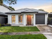 Flash Family Living in a Modern Lowset Close to Linear Park