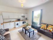 Flat 2, 9a Forest Road East. 4 bed flat to rent £2,427... Flat 2, 9a Forest Road East. 4 bed flat to rent £2,427...