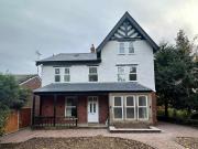 Flat 2, Claremont Drive, Headingley, Leeds, LS6 4ED...