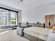 Flat 4, 223 HYDE PARK ROAD Leeds LS6 1AH