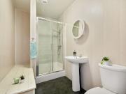 Flat 5, 16 HEADINGLEY LANE Leeds LS6 2AS