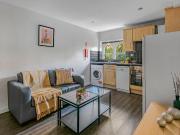 Flat 5, 40 HYDE TERRACE Leeds LS2 9LN