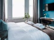 Apartment at Knaresborough Place, London