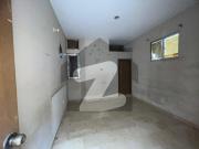 Flat available for rent in Azam Basti