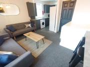 Flat, Boaler Street, 5 Bedroom Flat