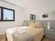 Flat brilhante e luxuoso com varanda