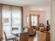 Flat para Aluguel com 2 quartos, 79 m² por R$ 5.250