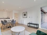 flat Pavilions Court, London E15