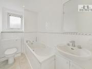 Flat Purpose Built to rent in Arnhem Place, London, E14