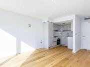 Flat, Stepney Way, 3 Bedroom Flat