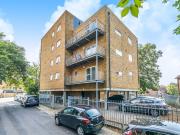 Flat to rent Frances Street, London, SE18