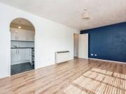 Flat to rent Frobisher Road, Erith, DA8