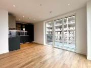 Flat to rent in 12 Greenleaf Walk, Southall UB1