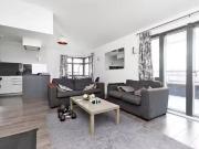 Flat to rent in Albany Court, London, Spring Grove W4