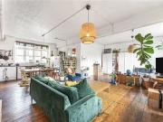 Flat to rent in Arcola Street, London E8