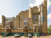 Flat to rent in Asher Way, West Wapping E1W