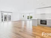 Flat to rent in Bath Road, Slough, Berkshire SL1