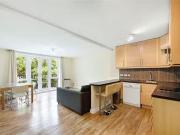 Flat to rent in Battlebridge Court, Wharfdale Road N1