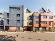 Flat to rent in Bramley Crescent, Ilford IG2