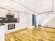 Flat to rent in Bromley Road, Catford, London SE6