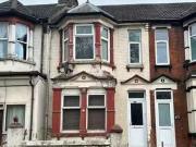 Flat to rent in Canterbury Street, Gillingham ME7 Flat to rent in Canterbury Street, Gillingham ME7