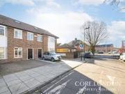 Flat to rent in Carlisle Avenue, Acton W3