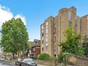 Flat to rent in Carnarvon Road, London E15