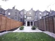 Flat to rent in Chatsworth Road, Hackney, London E5