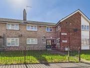 Flat to rent in Chertsey Crescent, New Addington,...