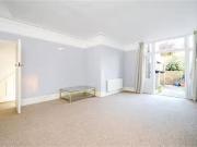 Flat to rent in Chinnor Crescent, Greenford, London UB6