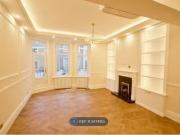 Flat to rent in Connaught Court, London W2