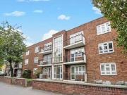 Flat to rent in Coombe Road, New Malden KT3