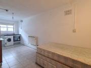 flat to rent in Corban Road, TW3, Hounslow