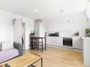 Flat to rent in Crescent Grove, London SW4