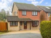 Flat to rent in Crest Close, Badgers Mount, Sevenoaks TN14