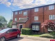 Flat to rent in Darwin Close, New Southgate N11