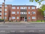 Flat to rent in Dore Avenue E12