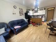 Flat to rent in Dunheved Road North, Thornton Heath CR7
