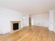 Flat to rent in Elm Park Gardens, London SW10