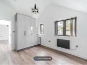 Flat to rent in Eton Avenue, Wembley HA0
