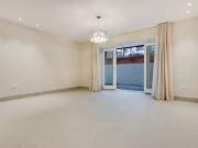 Flat to rent in Fitzjohns Avenue, London NW3