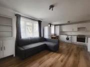 Flat to rent in Geraldine Road, Wandsworth SW18
