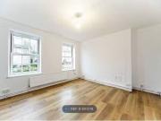 Flat to rent in Gilton Road, London SE6