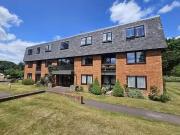 Flat to rent in Great Austins, Farnham, Surrey GU9