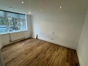 Flat to rent in Great North Way, London NW4