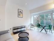 Flat to rent in Great West Road, Brentford TW8