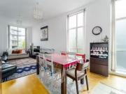 Flat to rent in Great West Road, Brentford TW8
