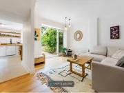 Flat to rent in Greenwood Road, London E8